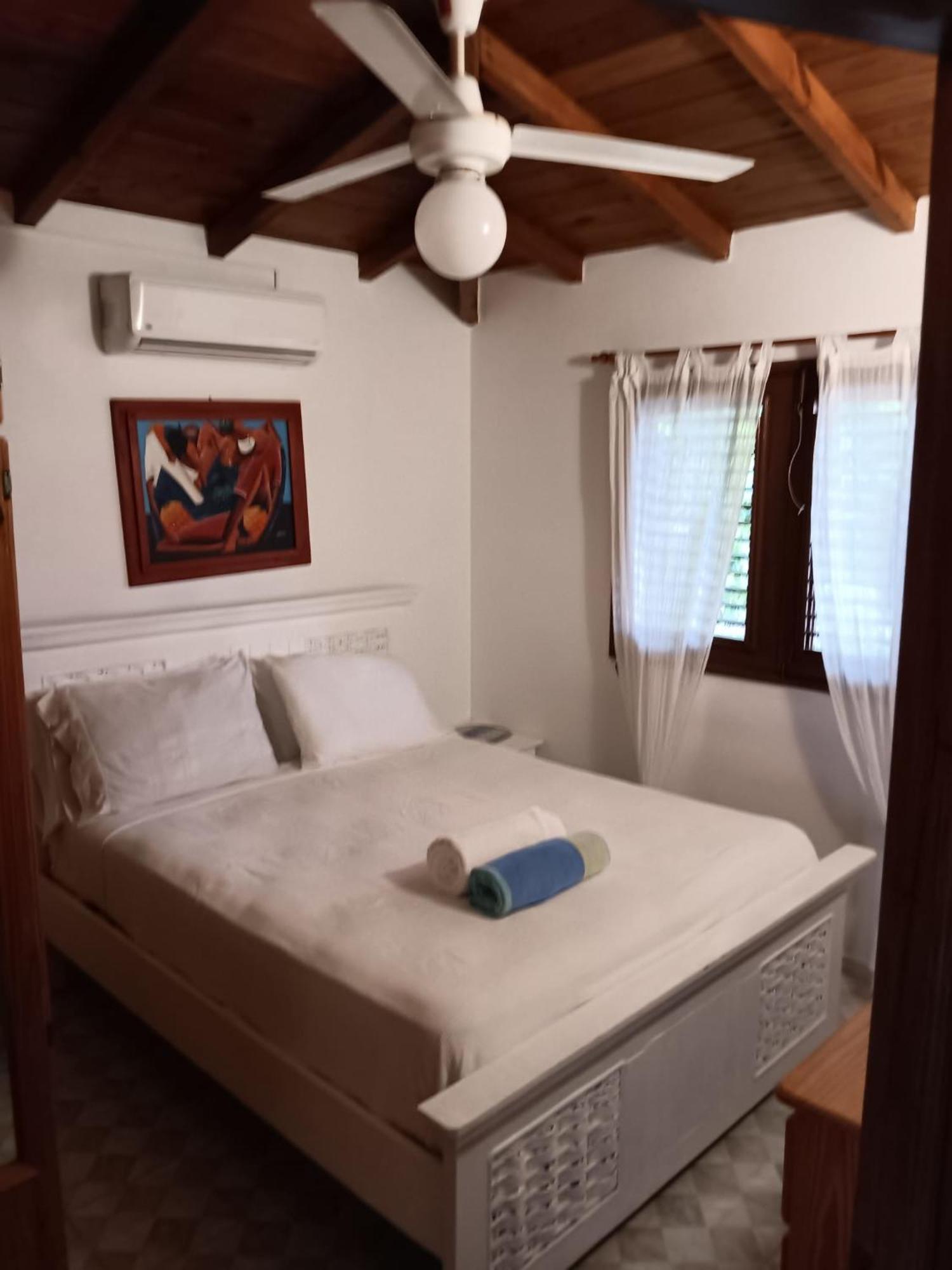 Cozy Oceanfront Villa With Direct Beach Access 拉斯特拉纳斯 外观 照片