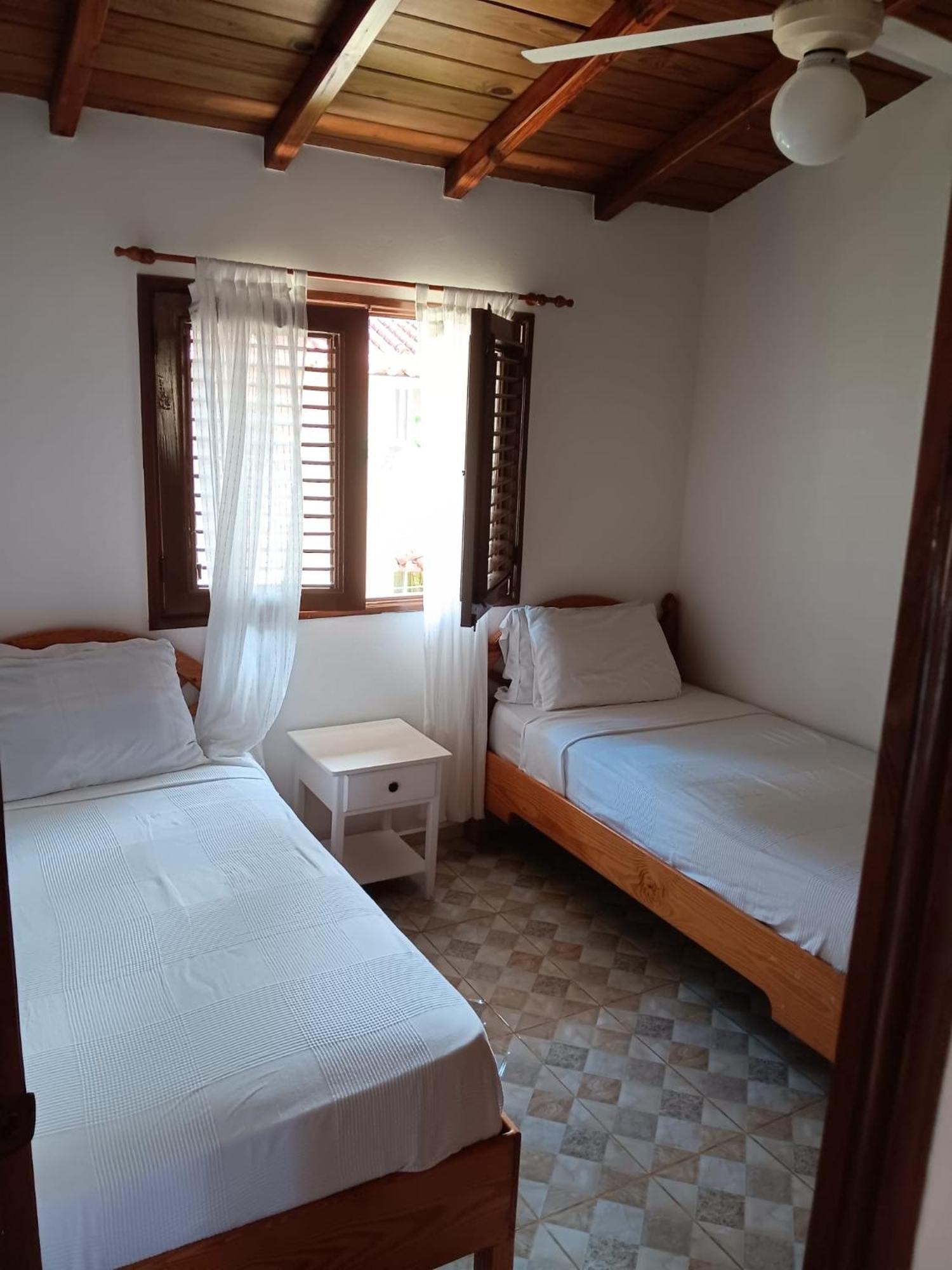 Cozy Oceanfront Villa With Direct Beach Access 拉斯特拉纳斯 外观 照片